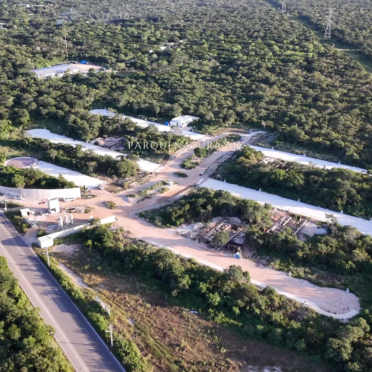 Parque Natura II from the air: streets laid out and the entrance on the avenue